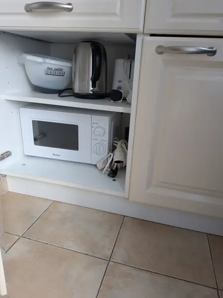 Micro-ondes, bouilloire, grille-pain, machine Tassimo